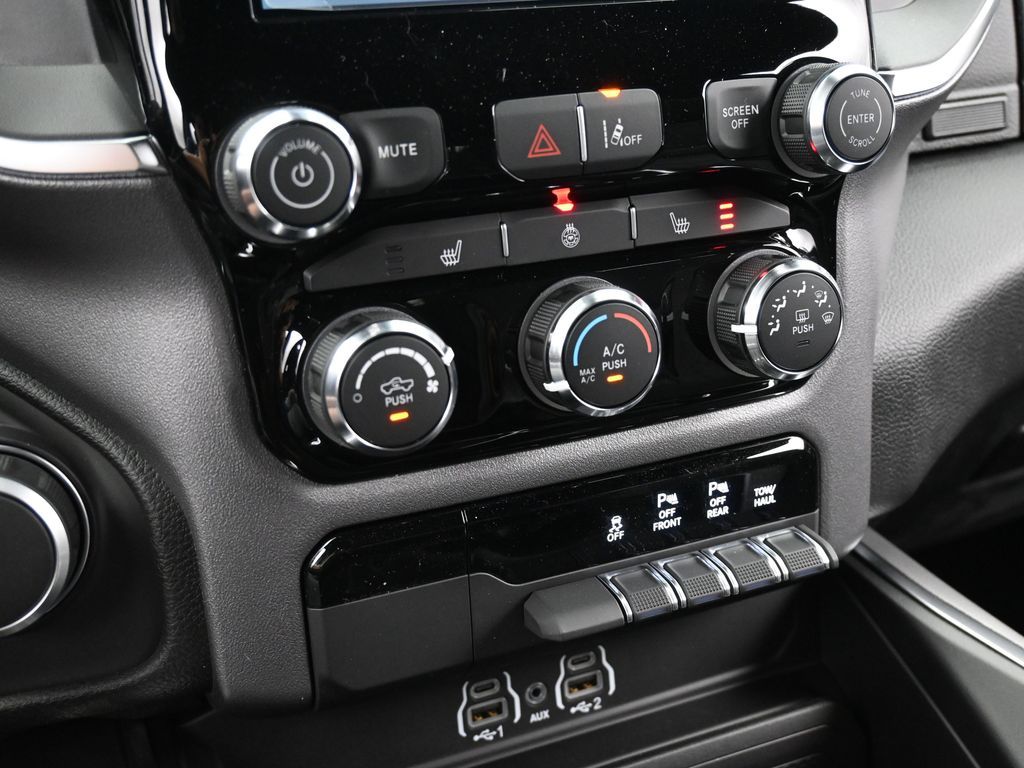 Used 2025 Diamond Black Crystal Pearlcoat Ram Big Horn/Lone Star image 35