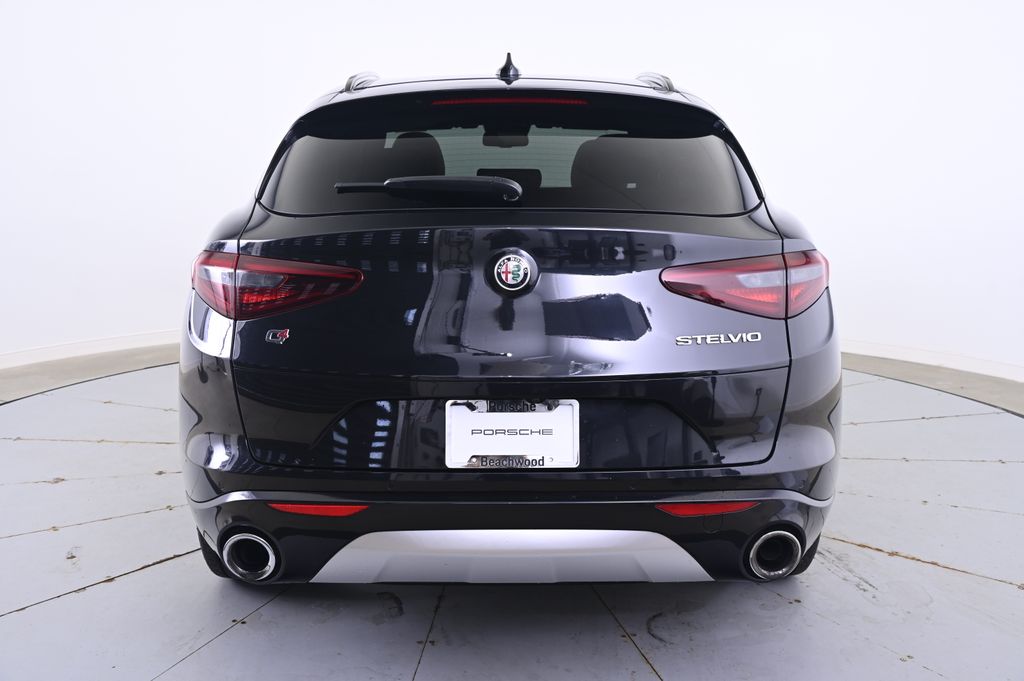 Thumbnail: 2023 Alfa Romeo Stelvio - 6