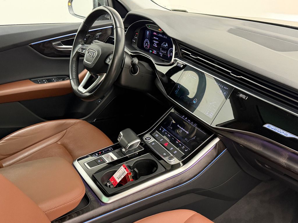 Thumbnail: 2021 Audi Q8 - 9