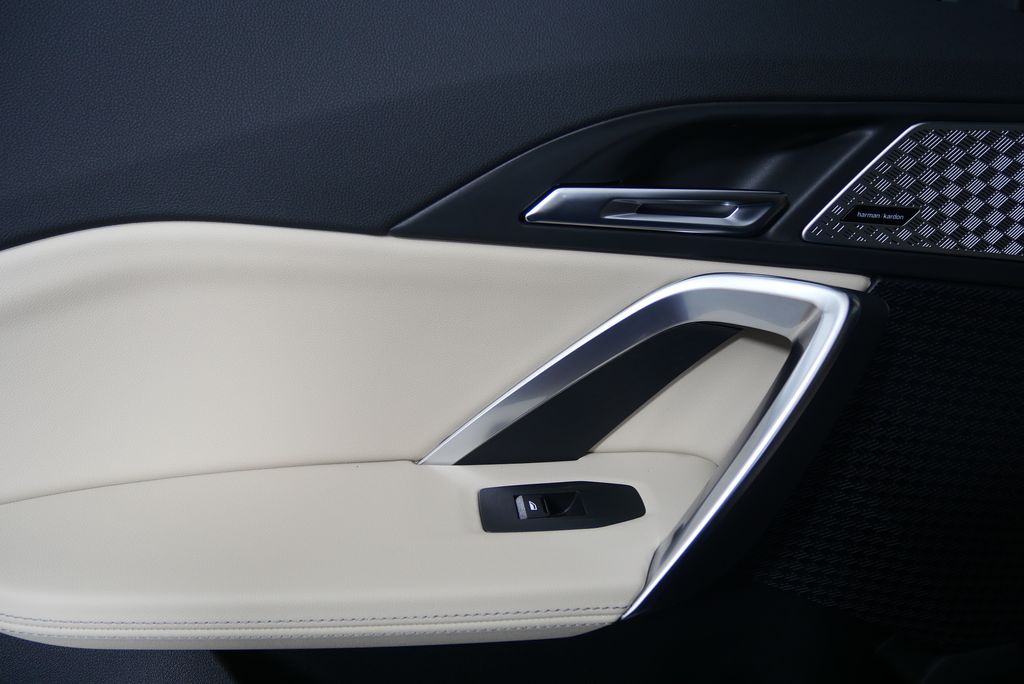 2025 BMW X1 xDrive28i 12