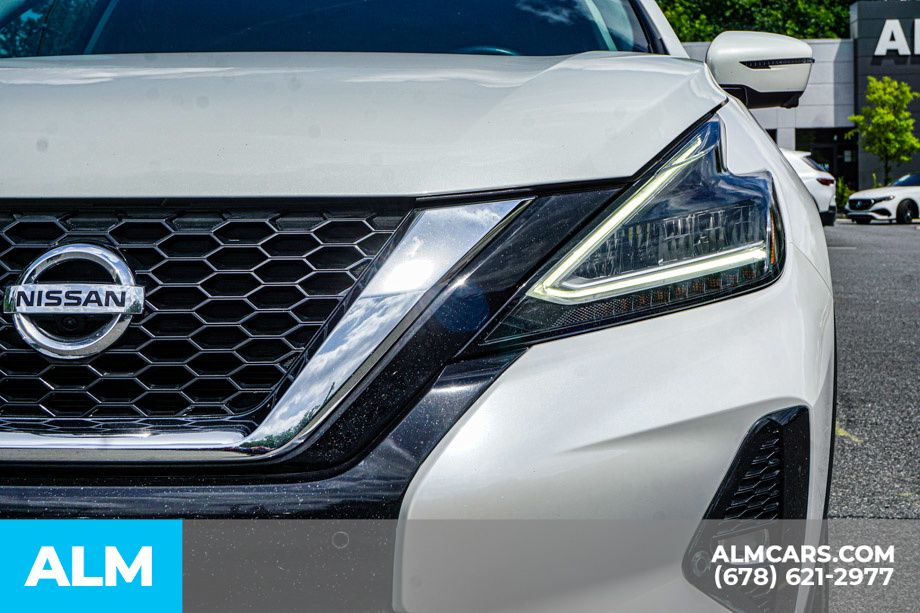 Used 2020 White Nissan Platinum image 12