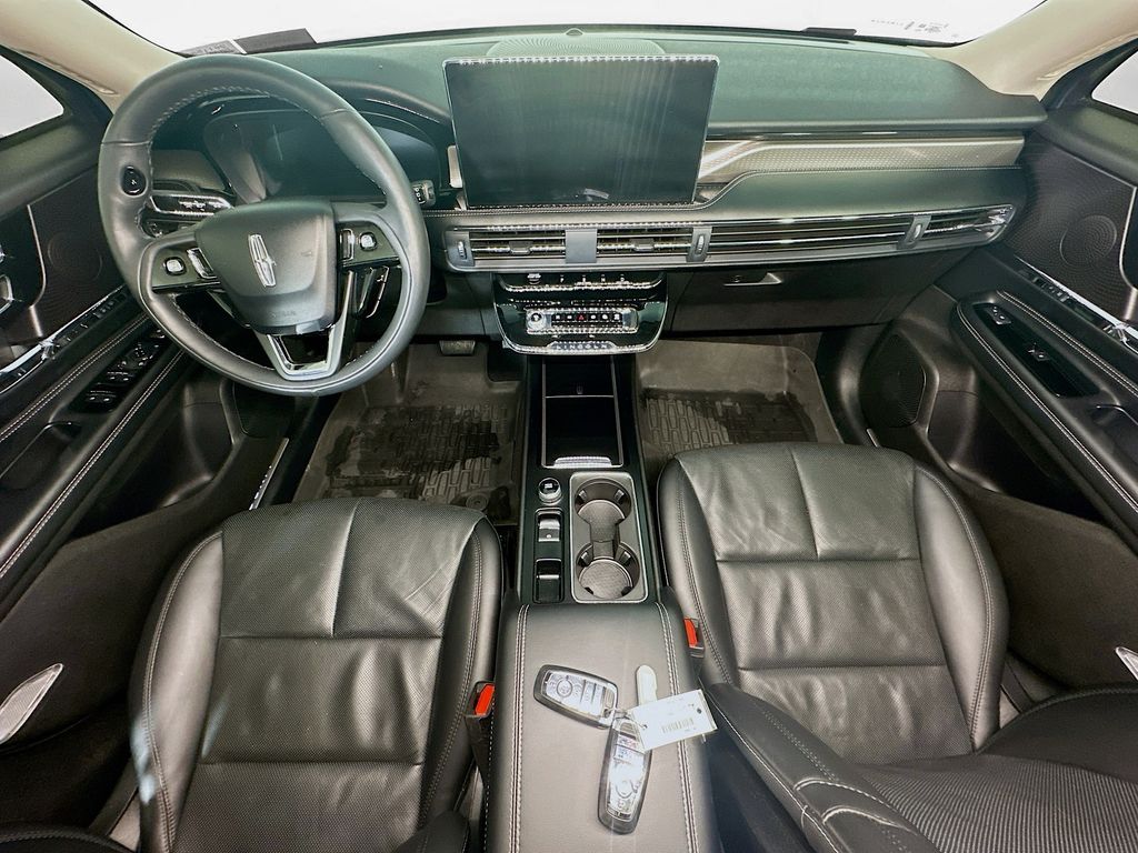 Used 2023 Gray Lincoln Grand Touring image 10