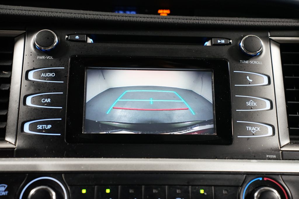 Thumbnail: 2018 Toyota Highlander - 18