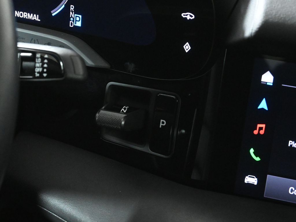 Thumbnail: 2025 Porsche Taycan - 23