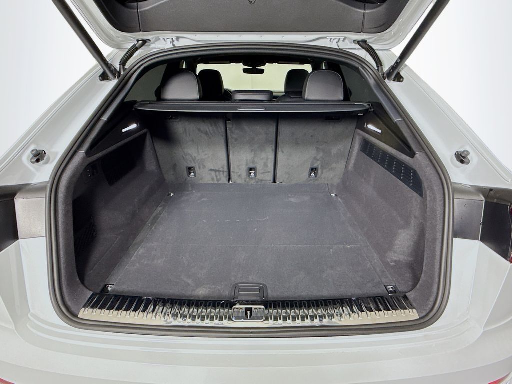 Thumbnail: 2026 Audi Q8 - 30