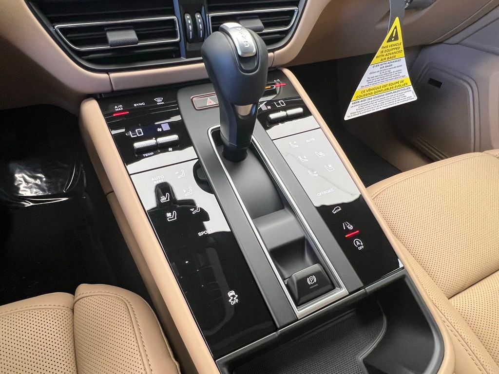 Thumbnail: 2026 Porsche Macan - 11