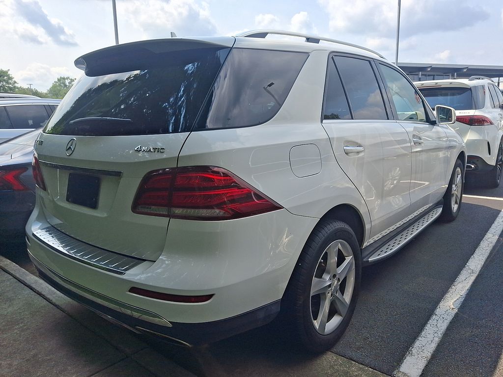 Thumbnail: 2016 Mercedes-Benz GLE - 3