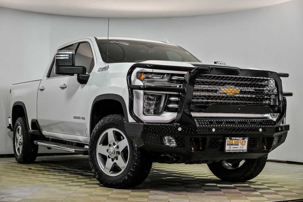 White (Iridescent Pearl Tricoat) 2022 Chevrolet Silverado 2500HD Pickup Truck Four-Wheel Drive 6-Speed Automatic
