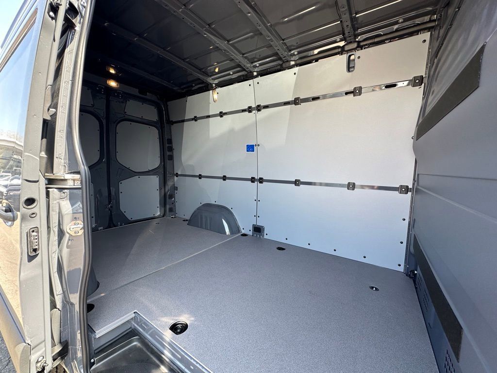 2024 Mercedes-Benz Sprinter 2500 Cargo 144 WB 24