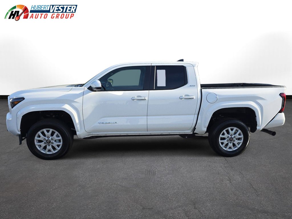 2025 Toyota Tacoma SR5's photo