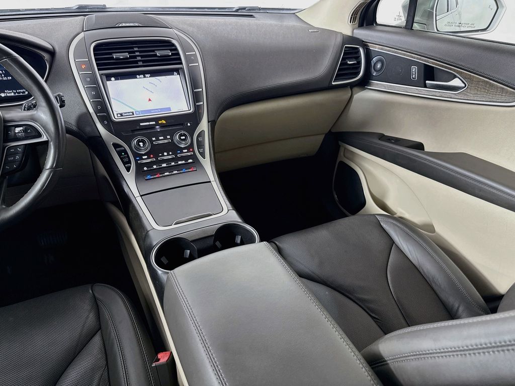 Thumbnail: 2019 Lincoln Nautilus - 24