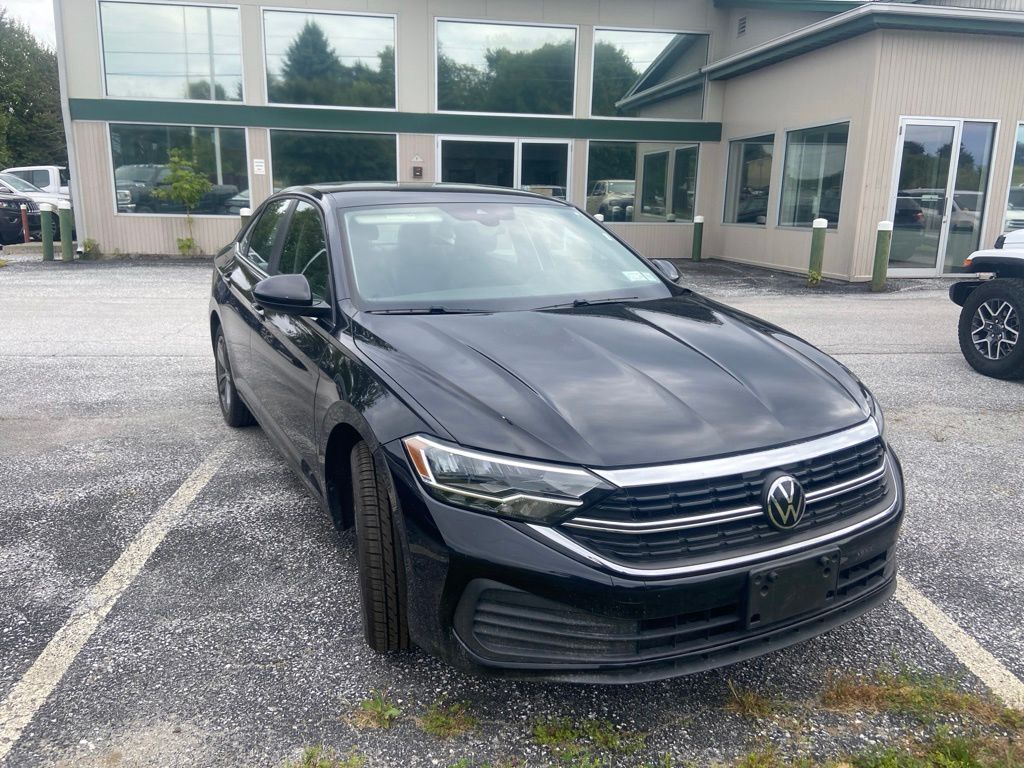 Silver 2024 Volkswagen Jetta Sedan Front-Wheel Drive 8-Speed Automatic
