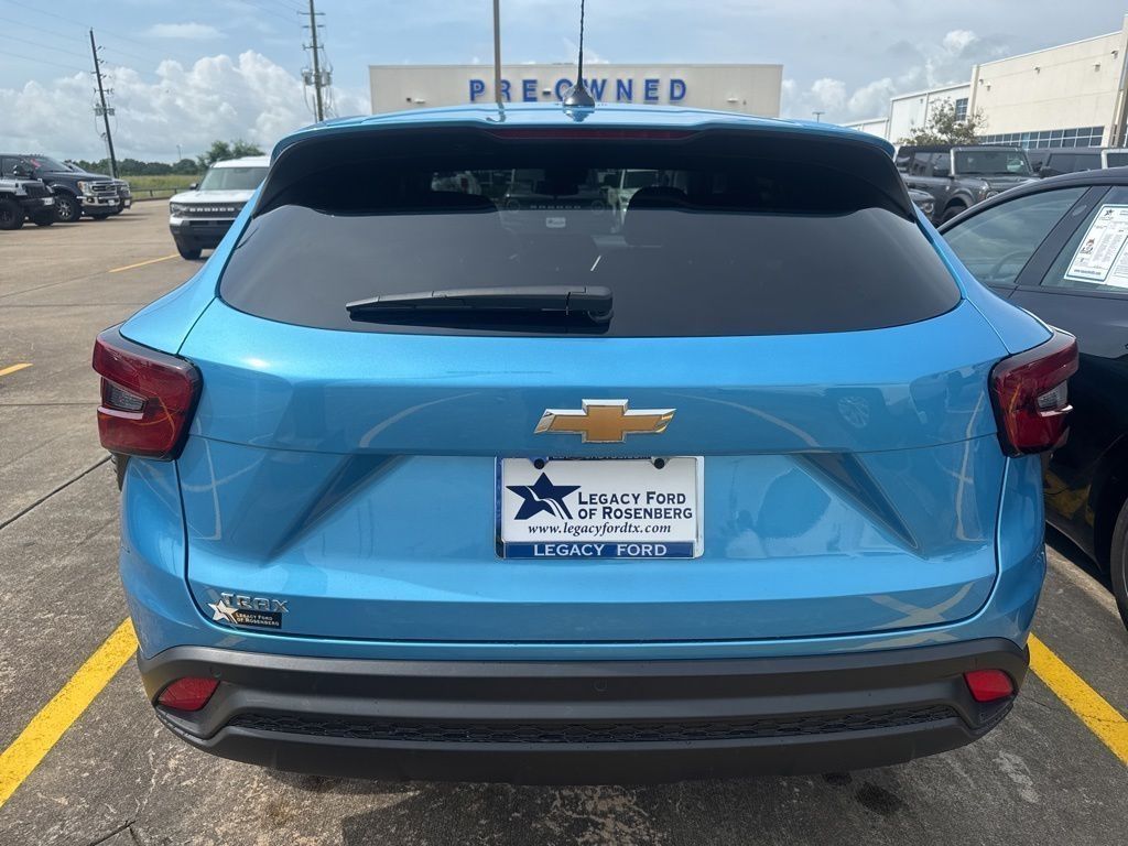View vehicle photo 4