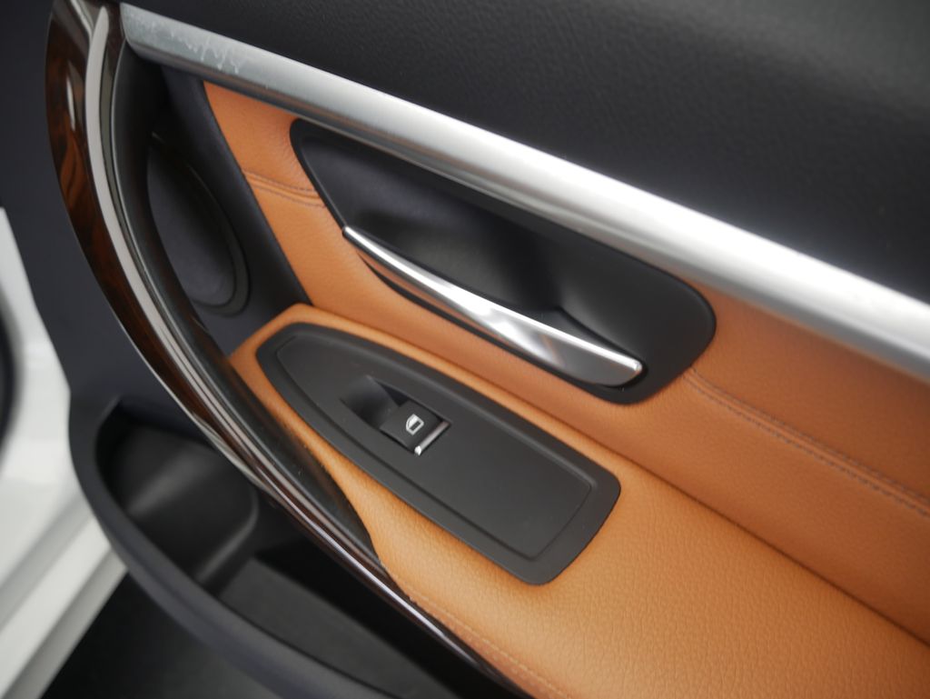 Thumbnail: 2019 BMW 3 Series - 24