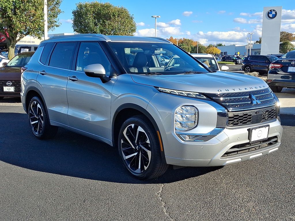 Thumbnail: 2022 Mitsubishi Outlander - 3