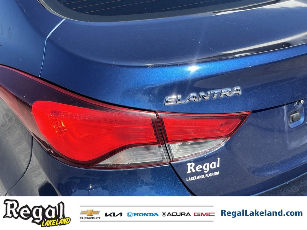 2016 Hyundai Elantra SE 10