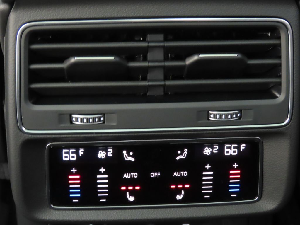 Thumbnail: 2026 Audi Q7 - 26