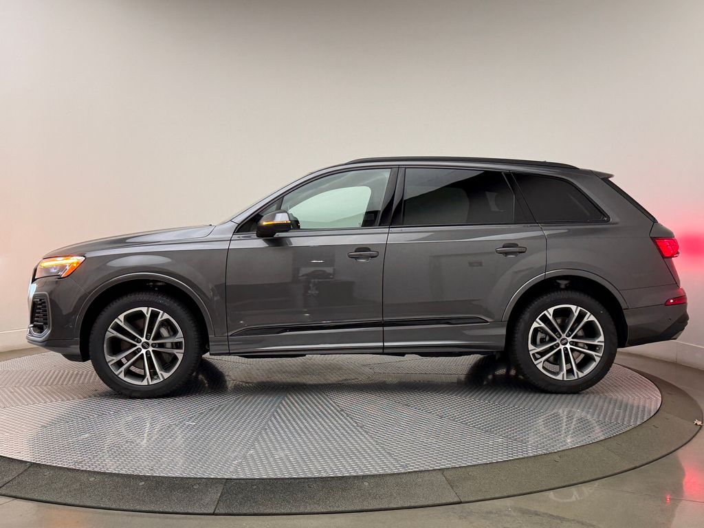 Thumbnail: 2026 Audi Q7 - 4
