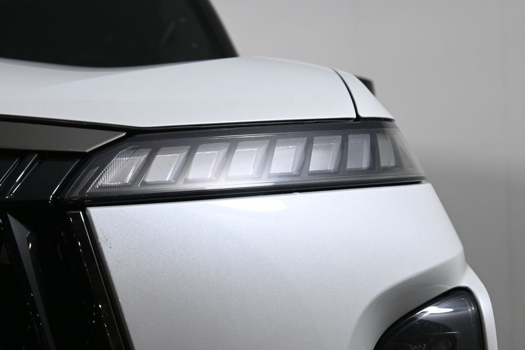 Thumbnail: 2026 INFINITI QX80 - 11