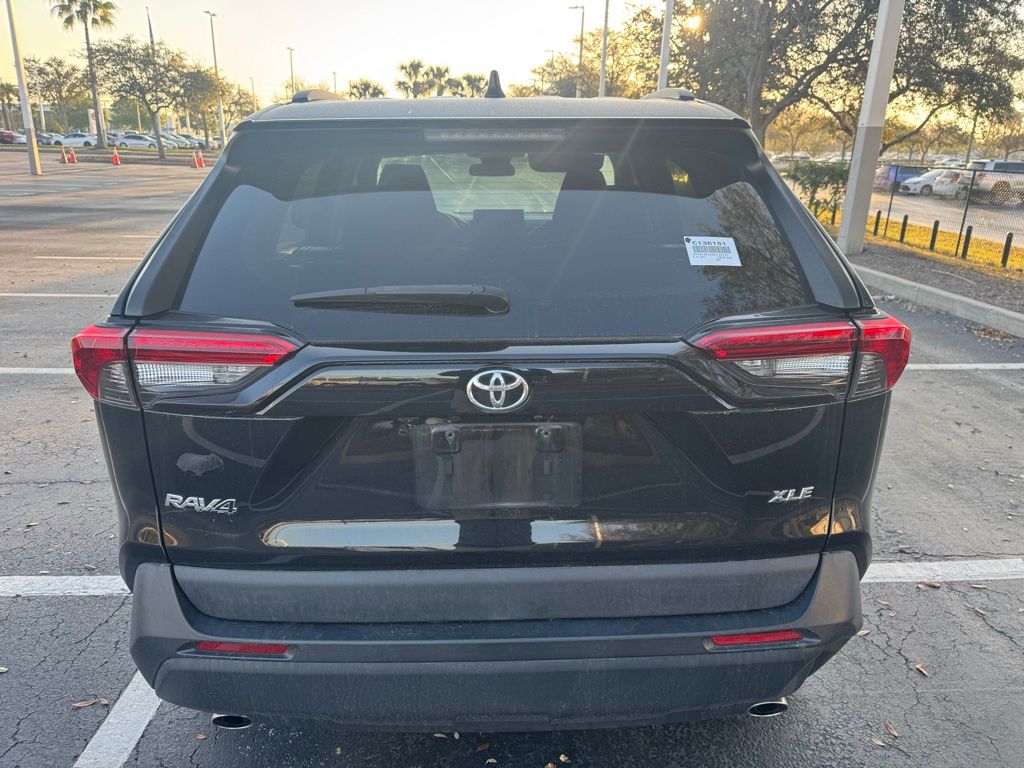 2021 Toyota RAV4 XLE 4