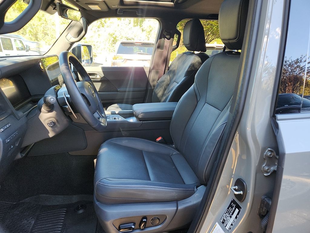 Thumbnail: 2025 Lexus GX - 13