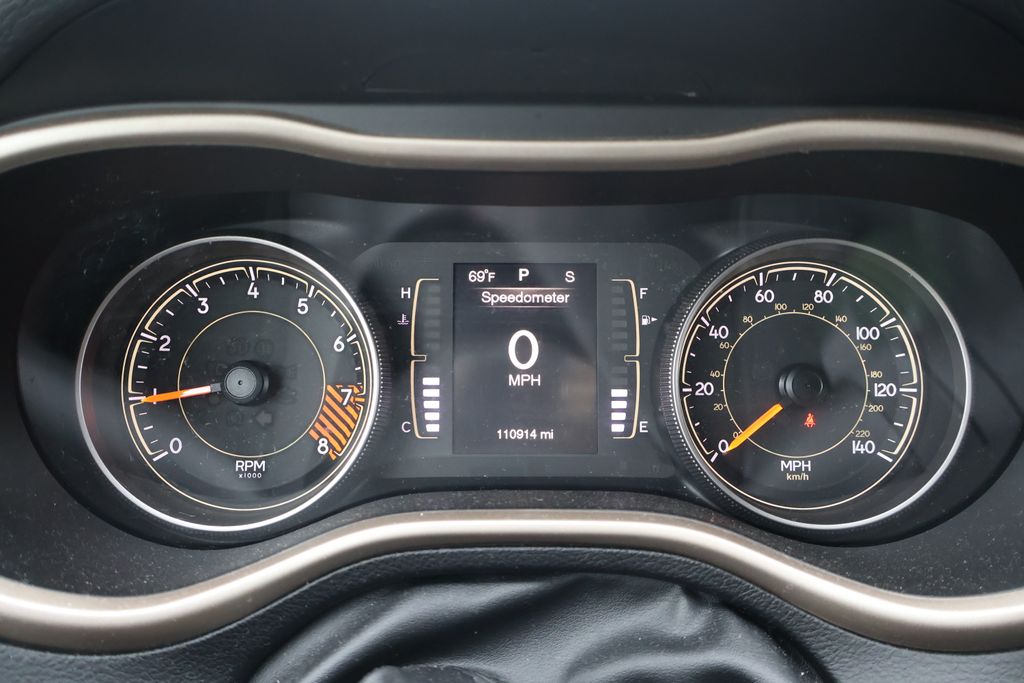 Thumbnail: 2015 Jeep Cherokee - 19