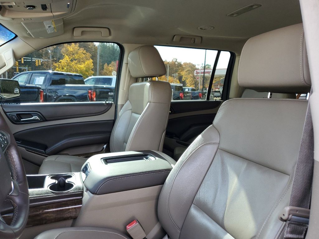 2015 Chevrolet Suburban LT 9