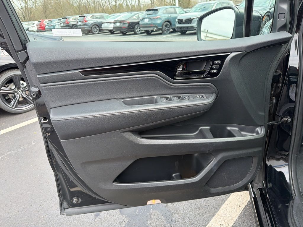 Thumbnail: 2023 Honda Odyssey - 18