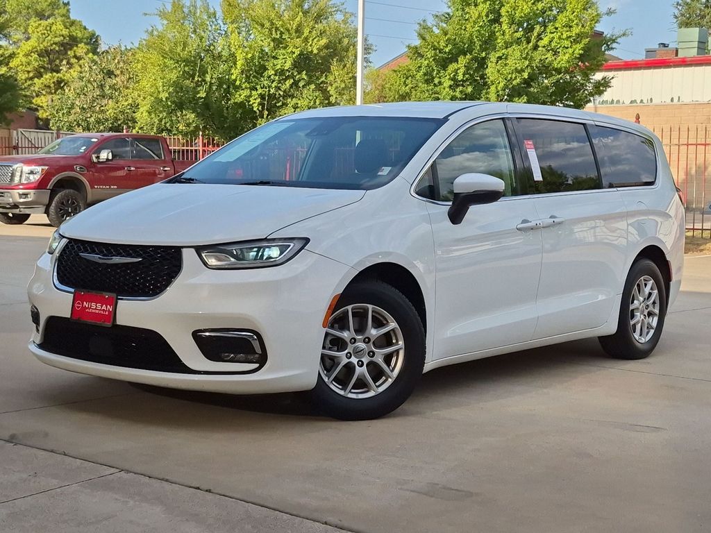 Bright White Clearcoat 2023 Chrysler Pacifica Minivan Front-Wheel Drive 9-Speed Automatic