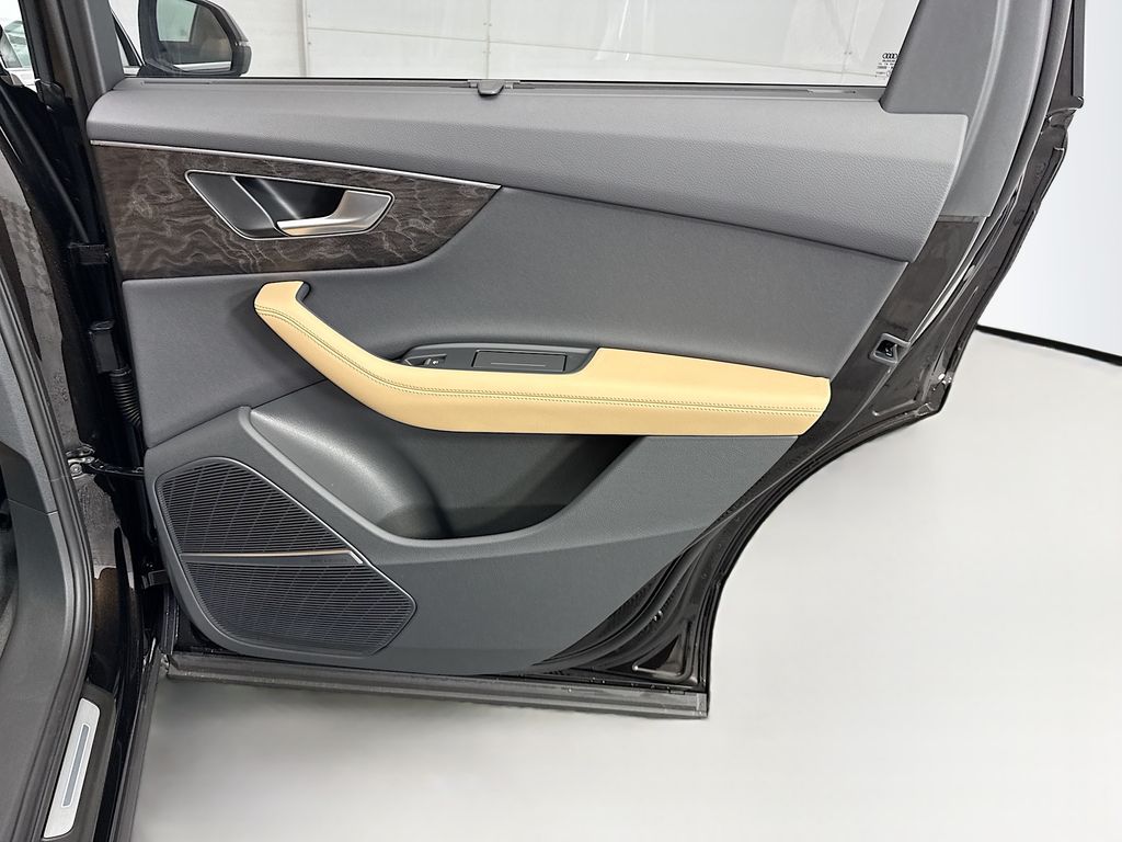 Thumbnail: 2026 Audi Q7 - 26