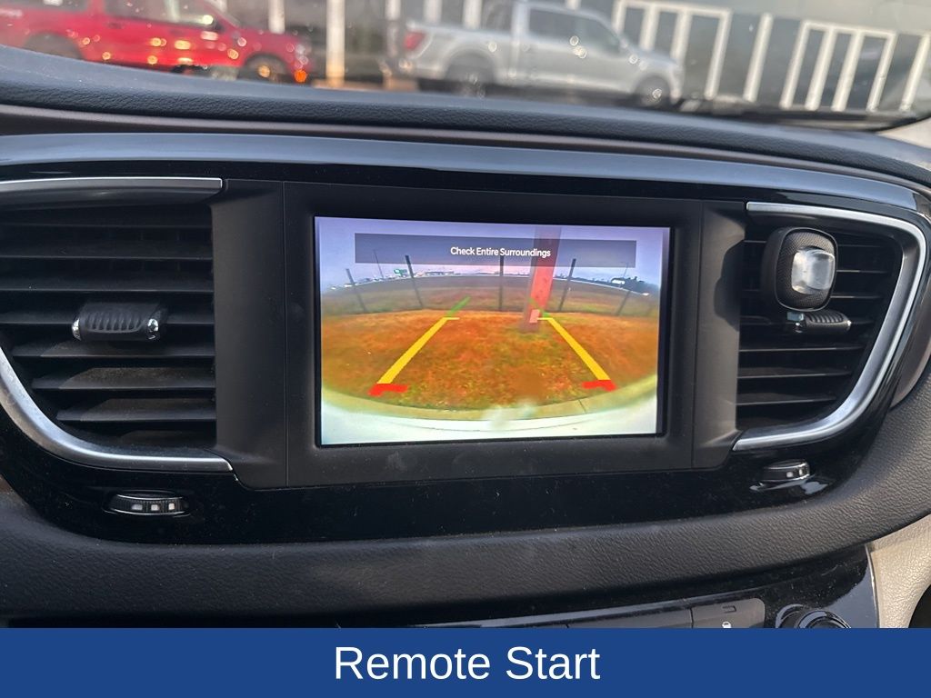 2022 Chrysler Voyager LX