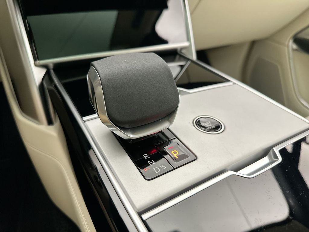 Thumbnail: 2026 Land Rover Range Rover - 20