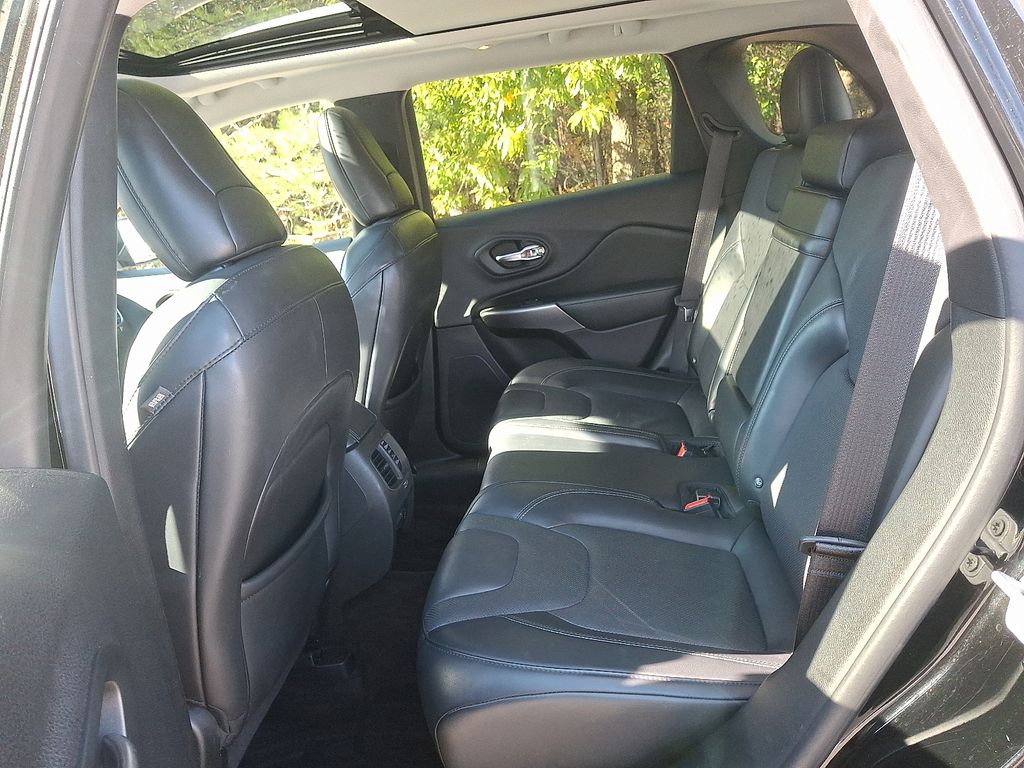 Thumbnail: 2019 Jeep Cherokee - 10