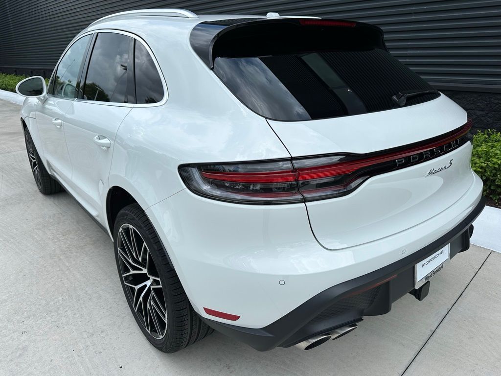 Thumbnail: 2025 Porsche Macan - 3