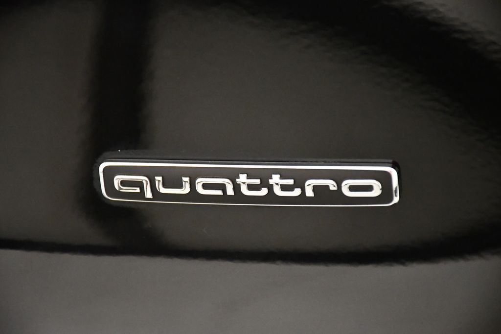 Thumbnail: 2025 Audi Q6 e-tron - 10
