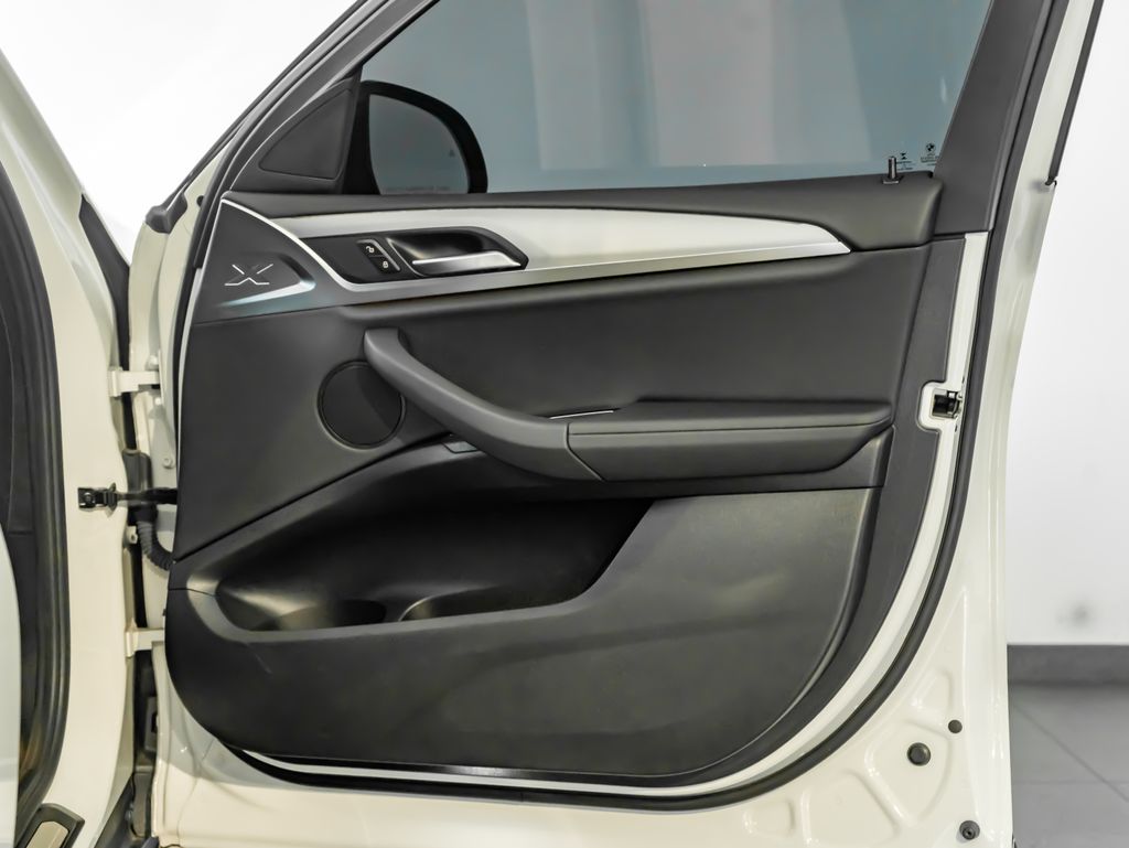 Used 2021 White BMW xDrive30i image 27