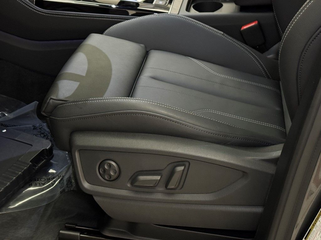 Thumbnail: 2025 Audi Q5 - 24