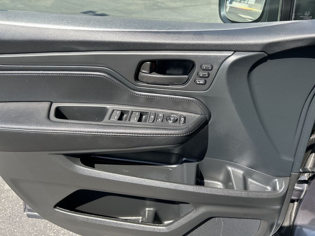 Thumbnail: 2023 Honda Odyssey - 13