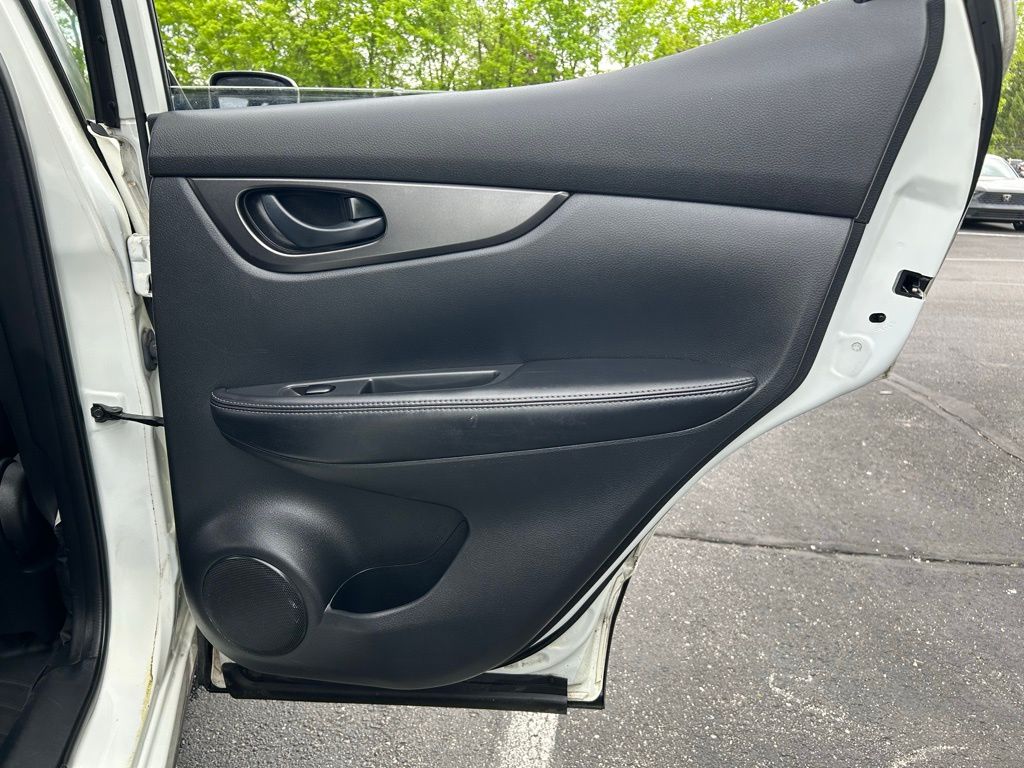 2017 Nissan Rogue Sport S 22