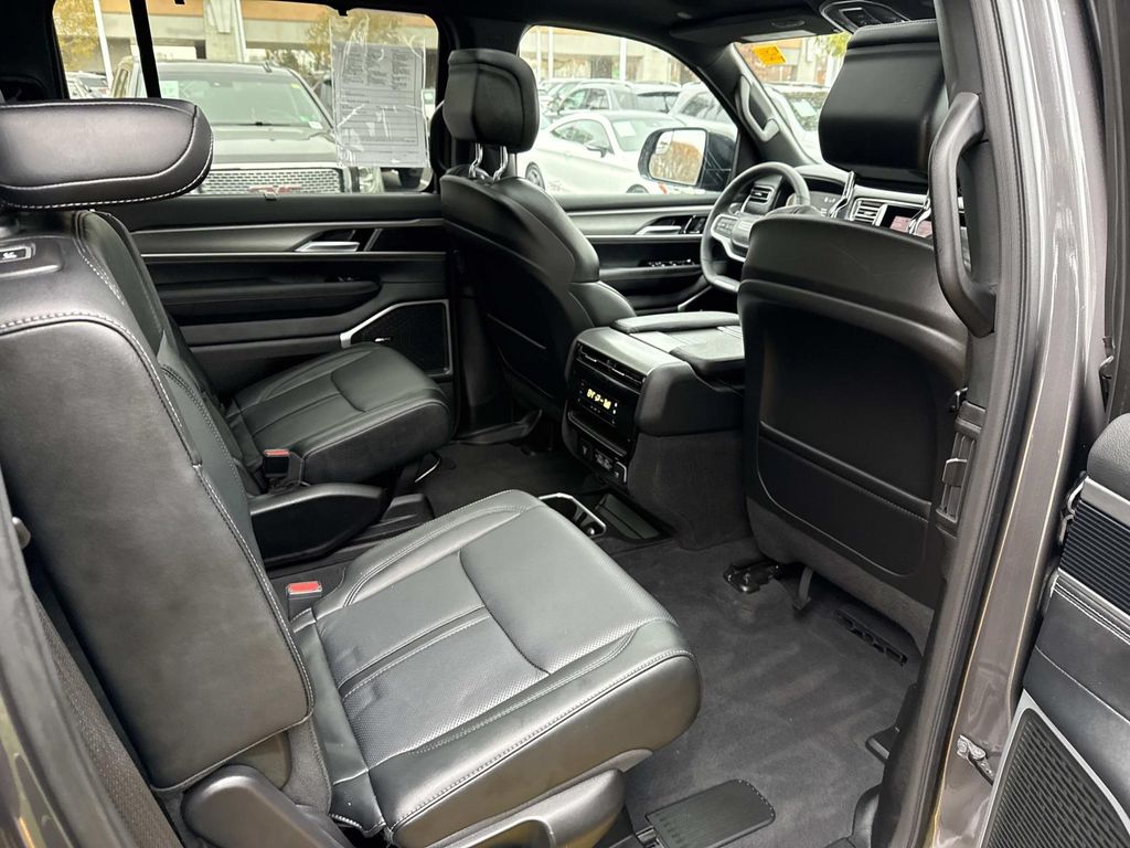 Thumbnail: 2025 Jeep Wagoneer - 24