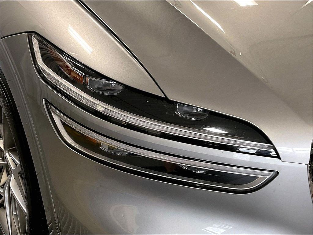 2025 Genesis GV70 — photo 31