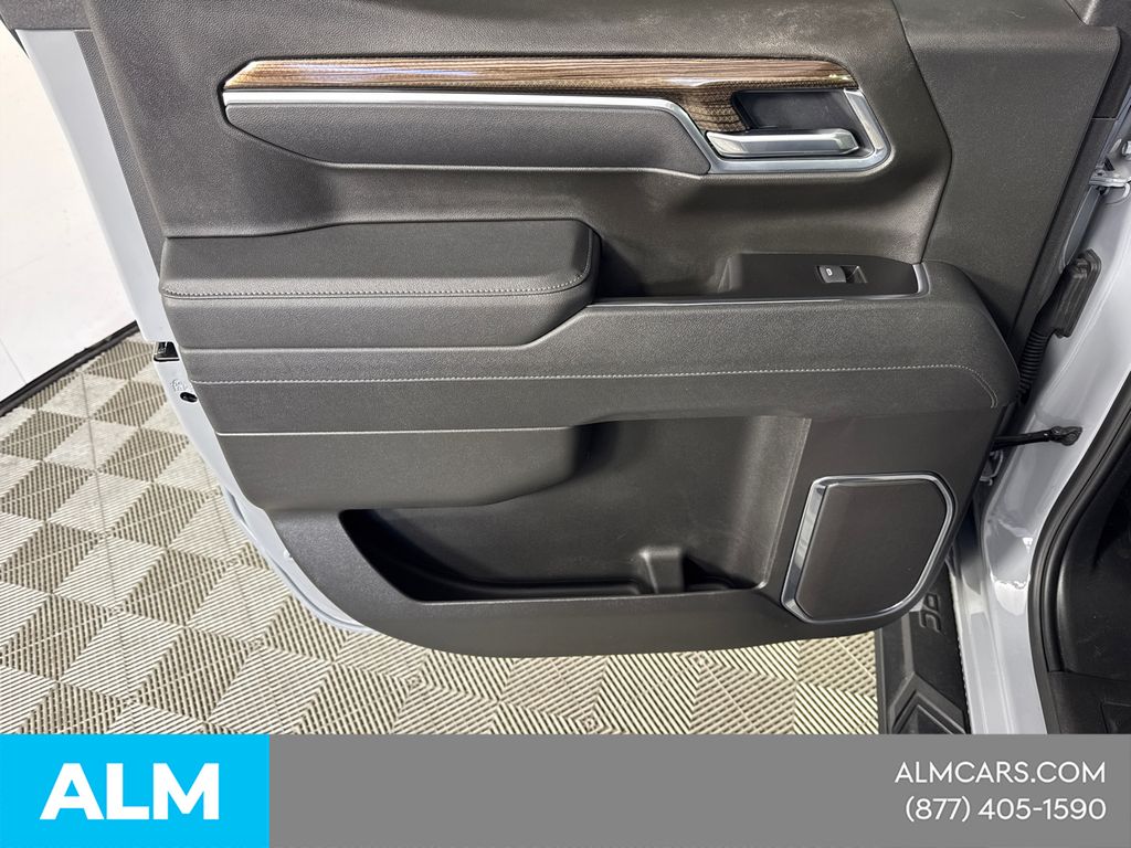 Used 2025 Gray Chevrolet RST image 25