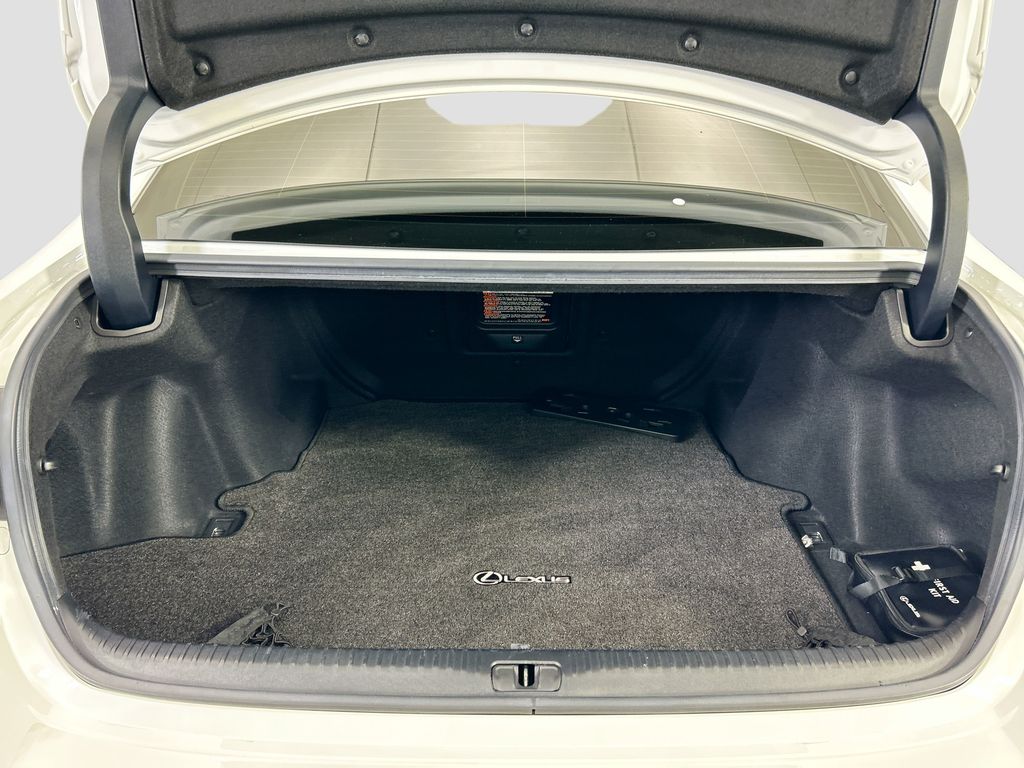 Thumbnail: 2017 Lexus RC - 27