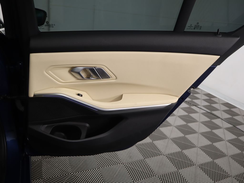 Thumbnail: 2022 BMW 3 Series - 28