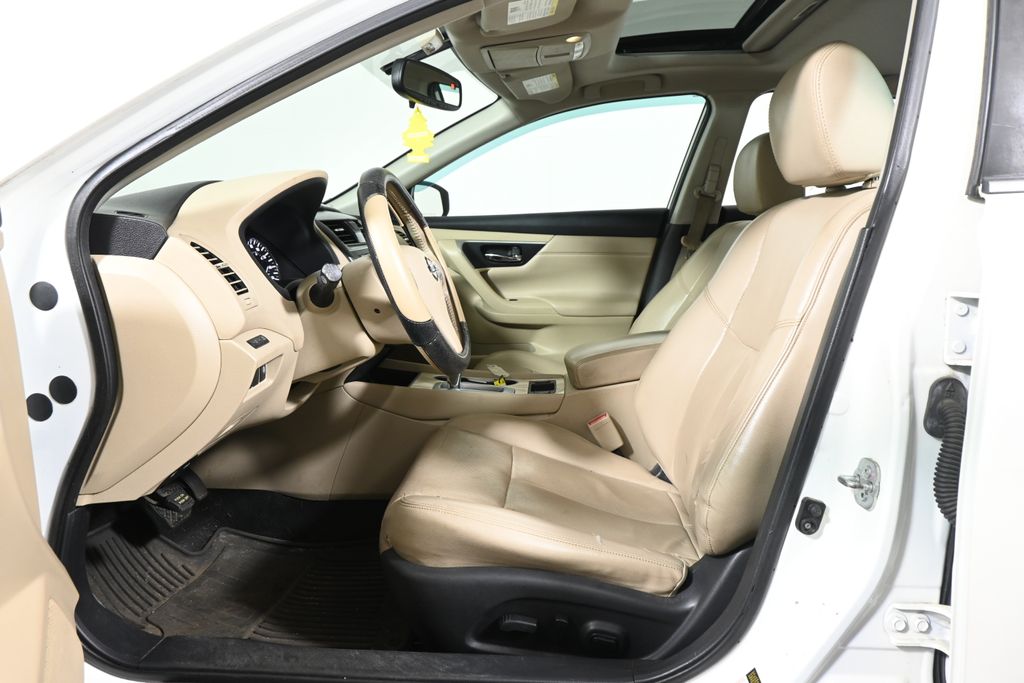 Thumbnail: 2016 Nissan Altima - 3