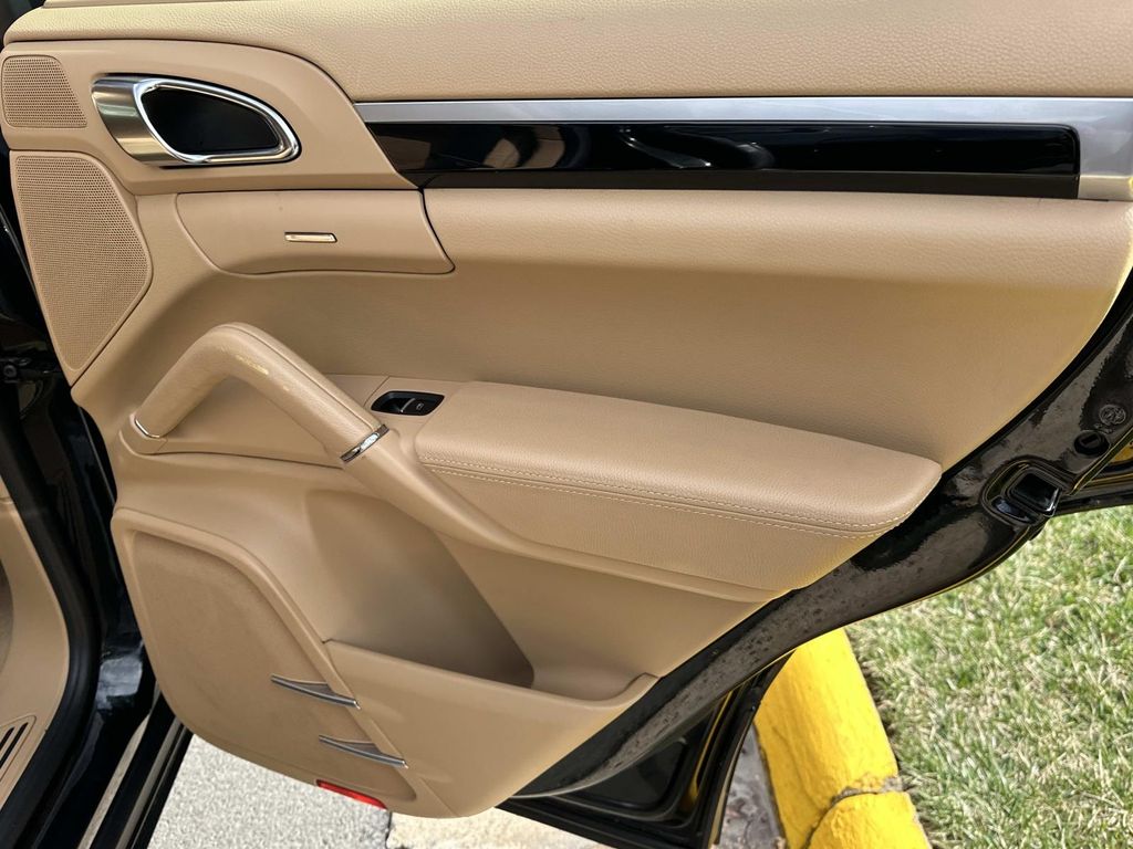 Thumbnail: 2014 Porsche Cayenne - 23