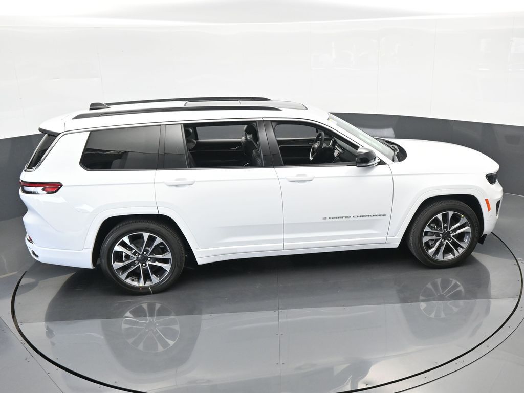 Used 2024 Bright White Clearcoat Jeep Overland image 44