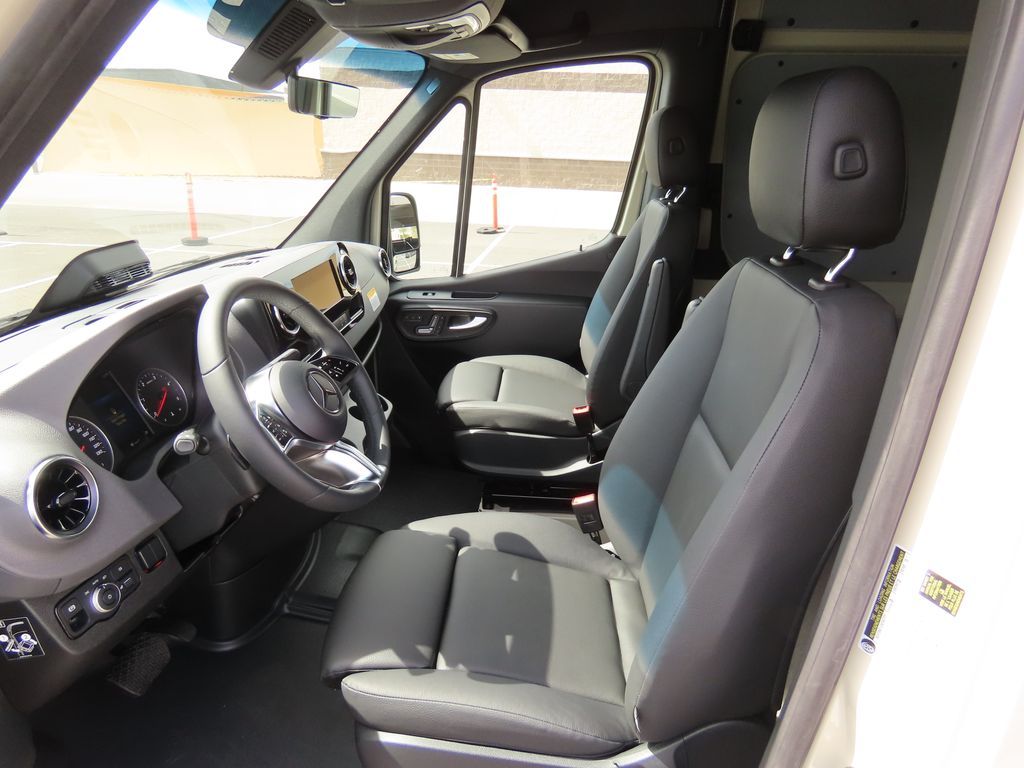 Thumbnail: 2025 Mercedes-Benz Sprinter - 20