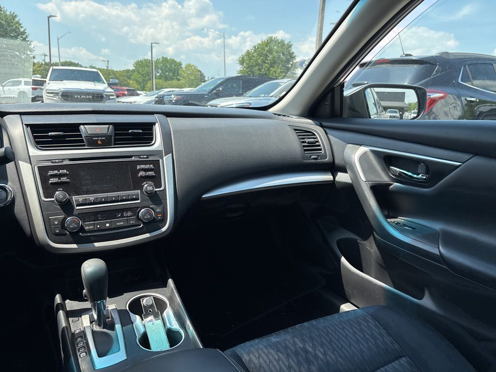 Used 2017 Silver Nissan 2.5 SV image 11