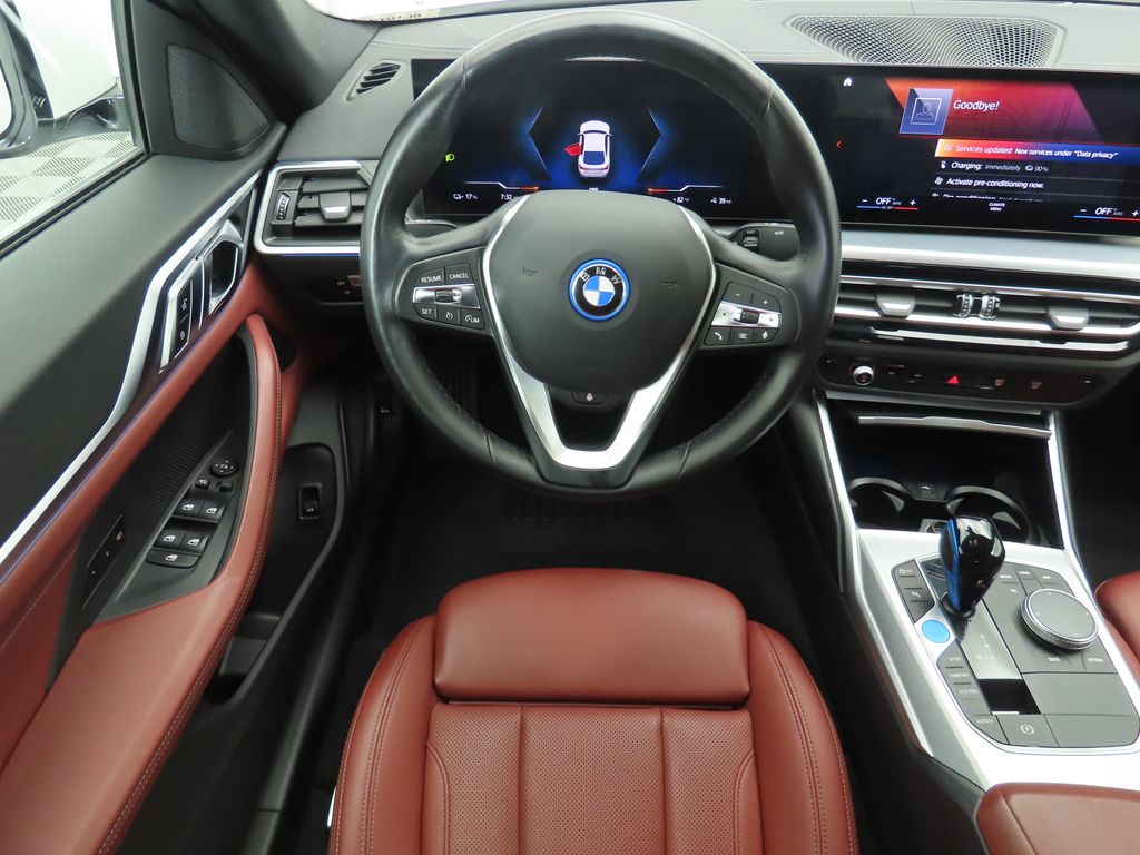 2022 BMW i4 eDrive40 10